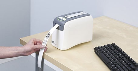 مزایای استفاده از پرینتر مچ بند بیمار Zebra HC100